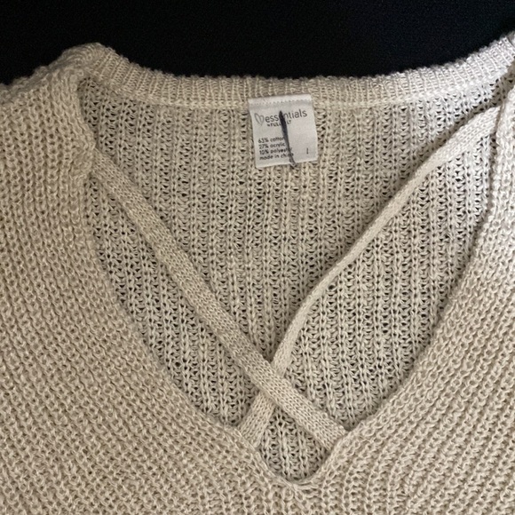 Essentials Sweater Size L - Picture 7 of 7